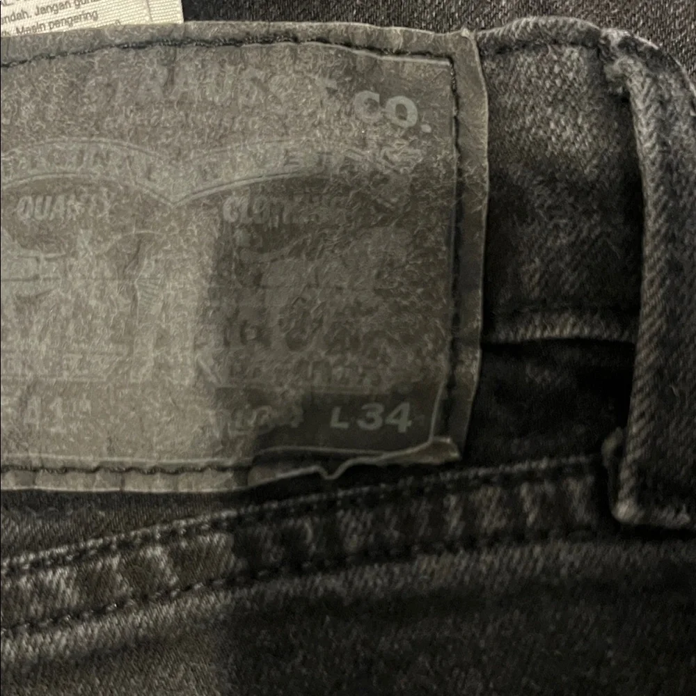 Levi's Men's Dark Black Straight Jeans - Picture 3 of 3